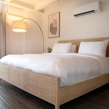 Hollywood Hills Hotel Лос-Анджелес Экстерьер фото