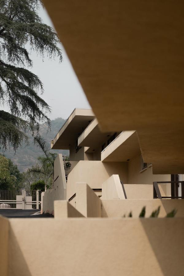 Hollywood Hills Hotel Лос-Анджелес Экстерьер фото