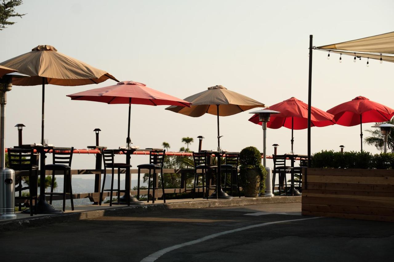 Hollywood Hills Hotel Лос-Анджелес Экстерьер фото