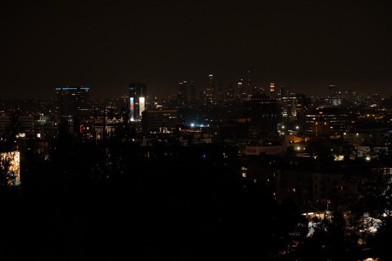 Hollywood Hills Hotel Лос-Анджелес Экстерьер фото