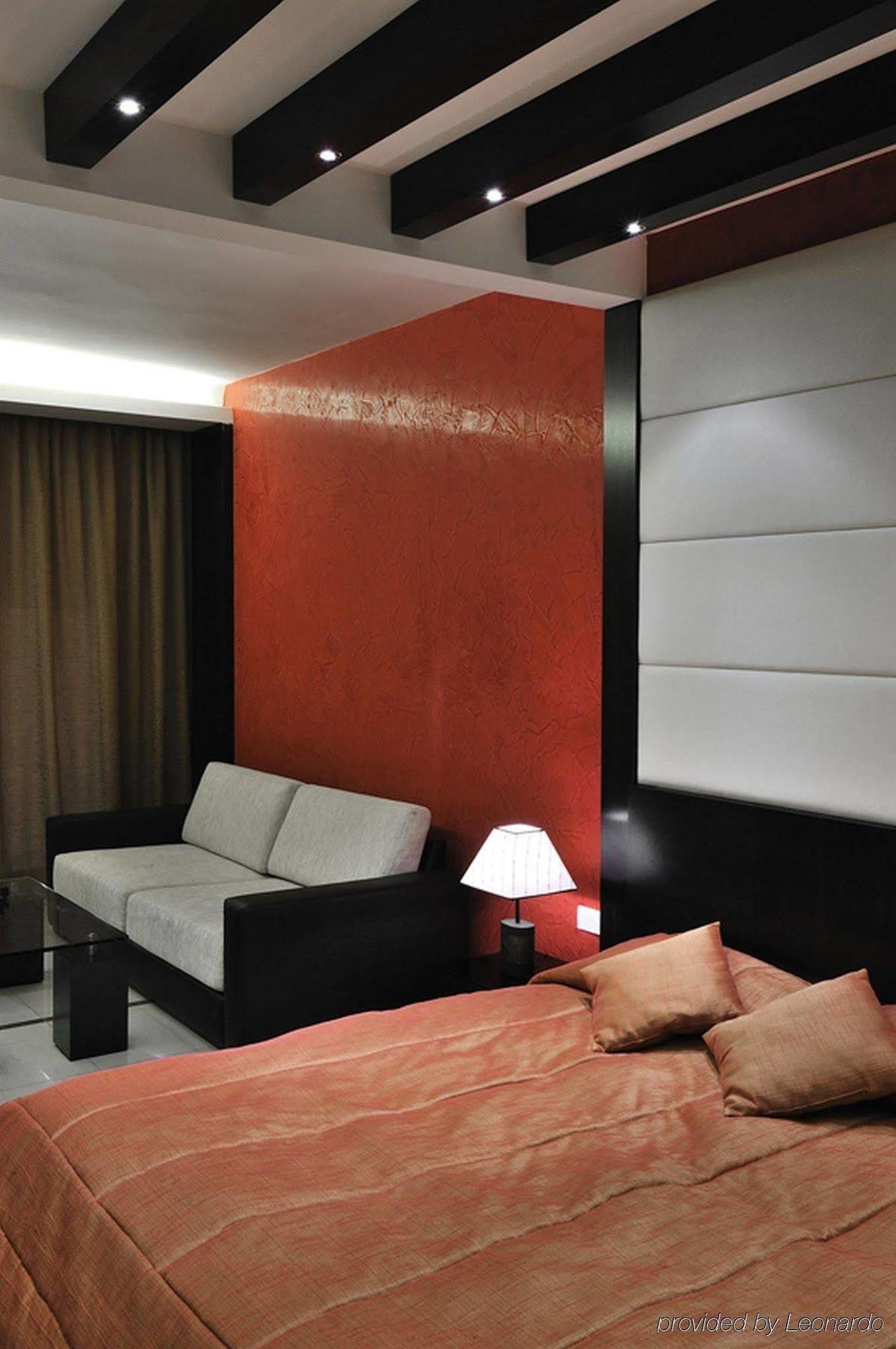 Hollywood Hills Hotel Лос-Анджелес Экстерьер фото